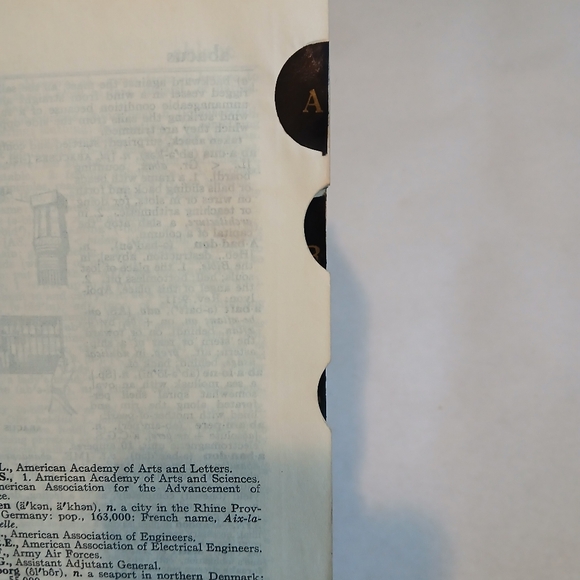 Vintage Webster's new world dictionary - Picture 7 of 9